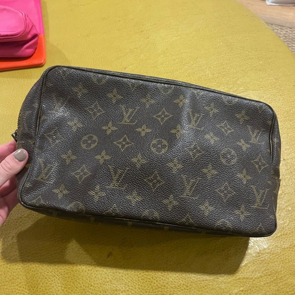 Vintage Louis Vuitton makeup bag - Picture 2 of 10